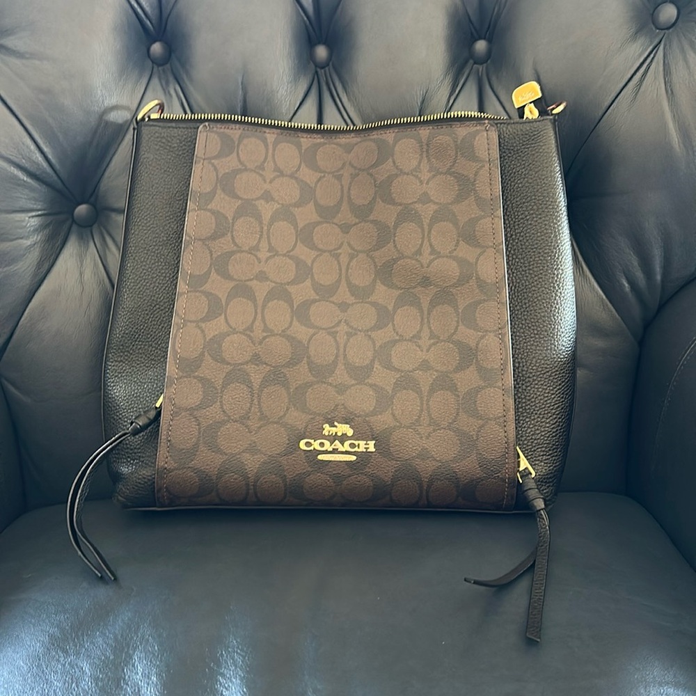 Coach Signature Bag - Picture 2 of 14
